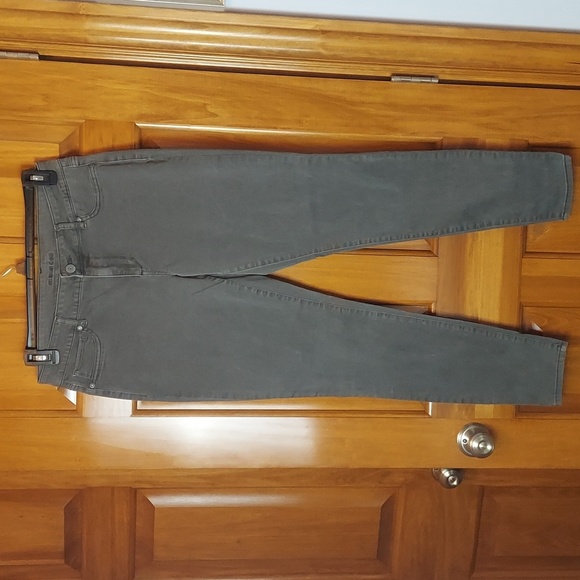 • Maurices Skinny Stretch Jeans, Color Gray Distressing Size Large/Long Like New - Picture 1 of 9